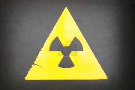 Señal de peligro de radiación, instalada en la planta nuclear de Chornobyl.