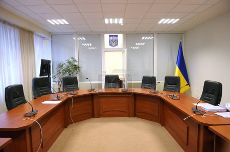 Téléchargez les photos : Salle des juges qui prennent les décisions du Conseil supérieur de la justice. 28 décembre 2019. Kiev, Ukraine - en image libre de droit