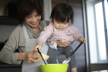 Téléchargez les photos : Cuisine familiale à la maison - en image libre de droit