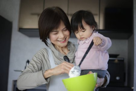 Téléchargez les photos : Cuisine familiale à la maison - en image libre de droit