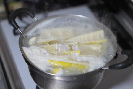 How to remove the pores from Madake bamboo shoots