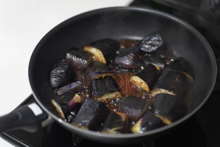 Téléchargez les photos : Comment faire des aubergines bouillies - en image libre de droit