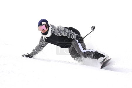 Femme snowboarder en utilisant une caméra d'action