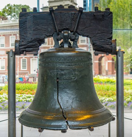Nahaufnahme der Freiheitsglocke in Philadelphia nahe der Independence Hall