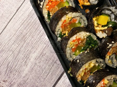 Téléchargez les photos : Le kimbap Corée plat plat image pour la nourriture concéder - en image libre de droit