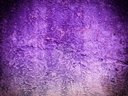 Foto de Primer plano plano de textura de piedra teñida púrpura para el fondo - Imagen libre de derechos