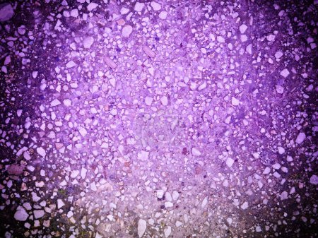 Foto de Primer plano de textura de piedra teñida púrpura para el fondo - Imagen libre de derechos