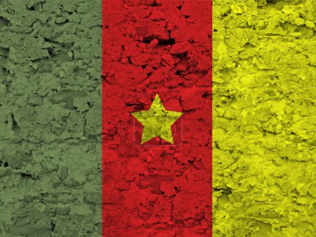 Téléchargez les photos : Drapeau du Cameroun sur texture de pierre brute rayée - en image libre de droit