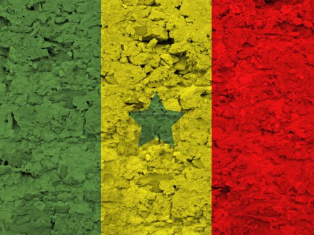 Téléchargez les photos : Drapeau Sénégal sur texture de pierre brute rayée - en image libre de droit