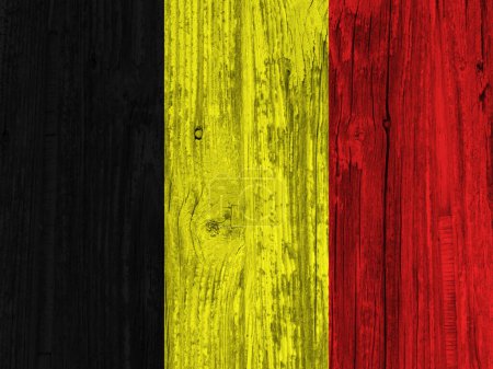 Téléchargez les photos : Drapeau de Belgique sur fond bois grunge - en image libre de droit