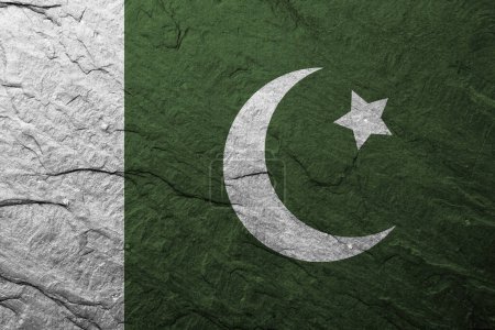Foto de Bandera de Pakistán en textura de piedra rugosa rayada - Imagen libre de derechos