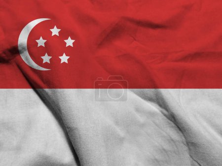 Téléchargez les photos : Drapeau de Singapour sur la surface ondulée du tissu - en image libre de droit
