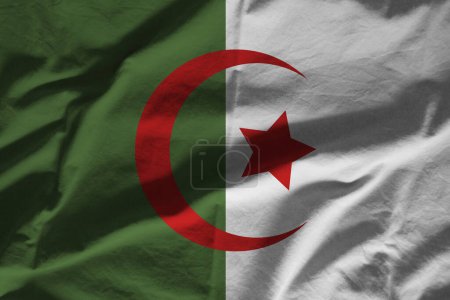 Téléchargez les photos : Drapeau Algérie sur la surface ondulée du tissu - en image libre de droit