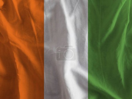Foto de Costa davorio bandera sobre superficie ondulada de tela - Imagen libre de derechos
