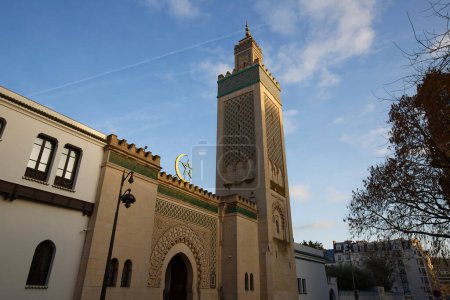 Foto de Gran Mezquita de París - Templo musulmán en Francia. Fue fundada en 1926 como muestra de gratitud a los tirailleurs musulmanes del imperio colonial francés. - Imagen libre de derechos