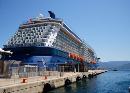Téléchargez les photos : Ajaccio, France-Juillet 29, 2023 : Celebrity X cruise ship amarking in Ajaccio Harbour c'est celui du bateau de croisière de luxe à Ajaccio, Corse île. - en image libre de droit