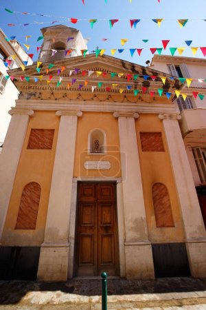 Foto de Iglesia de San Juan Bautista, construida en 1580, el edificio religioso más antiguo de Ajaccio, isla de Córcega, Francia. - Imagen libre de derechos