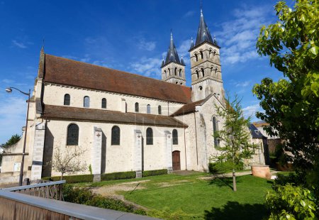 Die Stiftskirche Notre Dame in Melun stammt aus dem 11. Jahrhundert und steht seit 1840 unter Denkmalschutz. Pariser Region. Frankreich.