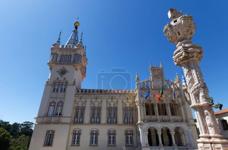 El lamentablemente extravagante edificio del Consejo Municipal de Sintra, Portugal. Fue construido en 1910 en estilo manuelino de la arquitectura.