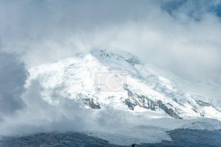 la montaña más alta de Perú Huascaran en la Cordillera Blanca en la provincia de Yungay. 