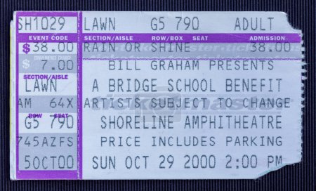 Téléchargez les photos : Mountain View, California - October 29, 2000 - Old used ticket for Bridge School Benefit XIV concert at Shoreline Amphitheatre - en image libre de droit