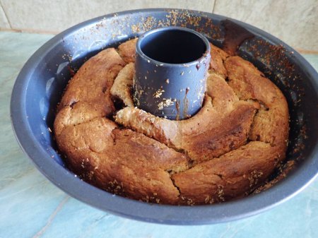 Téléchargez les photos : Tchèque gâteau rond au babovka sucré typique - en image libre de droit
