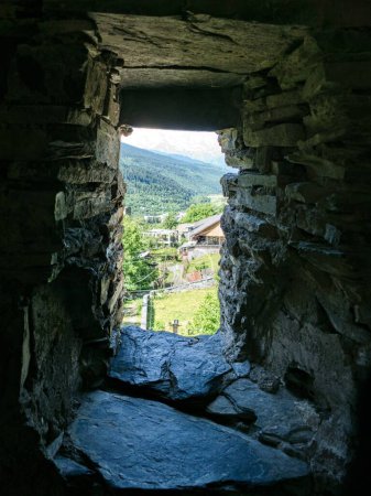 Téléchargez les photos : Vue sur la ville de Mestia dans la haute géorgie de Sveneti - en image libre de droit
