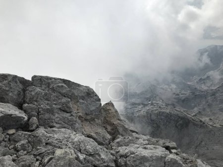 Foto de Increíble piedra caliza hermoso paisaje de montaña en totes gebirge en austria - Imagen libre de derechos
