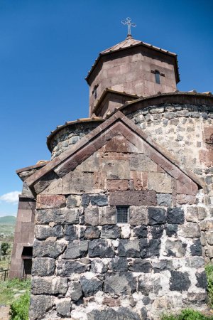 Téléchargez les photos : Belle célèbre monastère de l'église apostolique arménienne - en image libre de droit