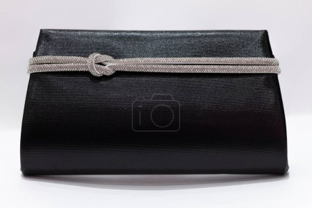 Schwarze, vereinfachende und schöne Damenhandtasche.