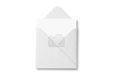 Foto de Sobre abierto blanco en blanco con tarjeta dentro de la maqueta aislada sobre fondo blanco. felicitación o invitación card.3d rendering. - Imagen libre de derechos