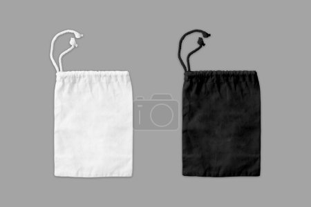 Schwarz-weiße Kordelzug Tasche Attrappe isoliert auf dem Hintergrund. Kleine Stofftasche aus Baumwolle. Isolierter Beutel. 3D-Darstellung.