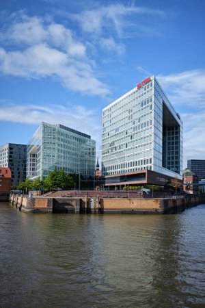 Foto de Hamburgo, Alemania - Sept 2022: Sede de Der Spiegel en Ericusspitze, HafenCity, diseñado por Henning Larsen - Imagen libre de derechos