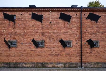 Téléchargez les photos : Stockholm, Suède - Sept 2022 : Façade traditionnelle en briques anciennes à Skeppsholmen - en image libre de droit
