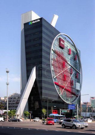 Foto de Seúl, Corea del Sur - mayo de 2022: Fachada del edificio Tangent diseñada por Daniel Libeskind en la calle Yeongdong-daero, Gangnam - Imagen libre de derechos