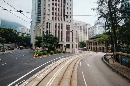 Téléchargez les photos : Hong Kong, Chine - 10 avril 2023 : Vue de l'ancien bâtiment de la Cour d'appel de dernier ressort et de la route Queensway de la Banque de Chine - en image libre de droit