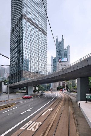 Téléchargez les photos : Hong Kong, Chine - 10 avril 2023 : Vue du centre Cheung Kong et du bâtiment HSBC, Quensway Road - en image libre de droit