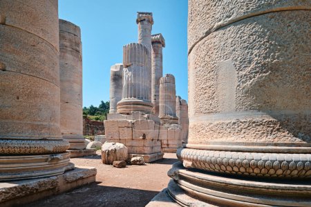 Foto de Burdur, Turquía - 15 de julio de 2023: El Templo de la Diosa Artemisa en Sardes - Imagen libre de derechos