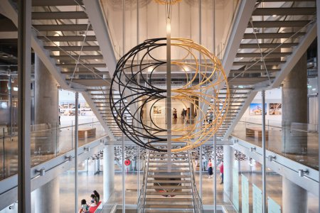 Téléchargez les photos : Istanbul, Turquie - 10 septembre 2023 : Vue intérieure et escaliers du nouveau musée d'art moderne d'Istanbul dessiné par Renzo Piano Building Workshop (RPBW Architects) - en image libre de droit