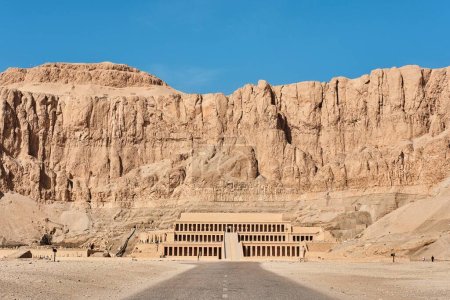 Téléchargez les photos : Louxor, Égypte - 26 décembre 2023 : Temple mortuaire de la reine Hatchepsout - en image libre de droit