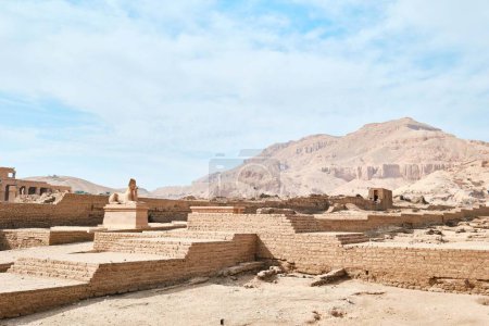 Téléchargez les photos : Louxor, Égypte - 26 décembre 2023 : La nécropole du Cheikh Abd al-Qurna, ou la Vallée des Nobles, sur la rive ouest du Nil - en image libre de droit
