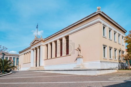 Téléchargez les photos : Athènes, Grèce - 03 mars 2024 : Bâtiment de l'Université Nationale et Kapodistrienne d'Athènes dans le centre de la ville - en image libre de droit