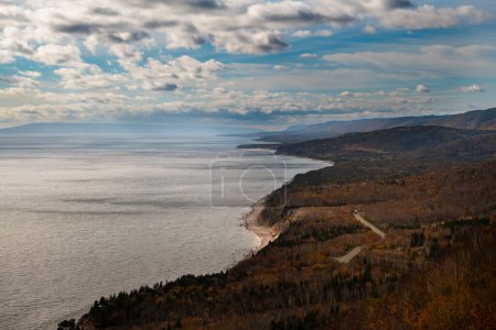 Vue panoramique du littoral de l'île du Cap-Breton, Nouvelle-Écosse, Canada.