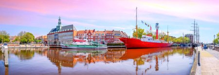 Téléchargez les photos : Harbour of Emden, Germany - en image libre de droit