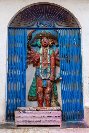 Téléchargez les photos : Statue Panchmukhi Hanuman, cinq visages Hanuman, Banaras, Varanasi, Asie, Inde - en image libre de droit