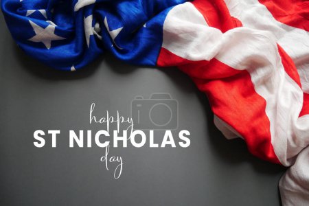 Téléchargez les photos : Joyeuse Saint-Nicolas. Lettrage de salutation Saint Nicolas avec drapeau des États-Unis. - en image libre de droit
