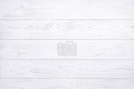 Téléchargez les photos : Texture de fond en bois blanc. Papier peint léger avec vieille texture fissurée. Concept de mur de nature décorative vintage, modèle de surface à gratter. Grunge horizontale abstraite toile de fond. Vue du dessus, espace de copie - en image libre de droit