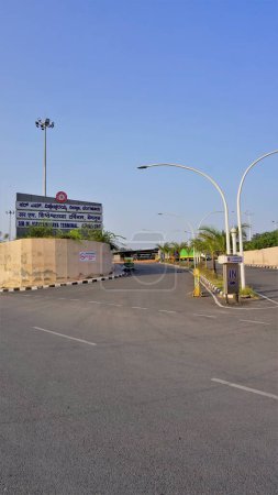 Foto de Bangalore, Karnataka, India-26 de octubre de 2022: Entrada con letrero de Sir M Visvesvaraya Terminal SMVB es la estación ferroviaria india ubicada en Baiyyapanahalli, Bangalore. - Imagen libre de derechos