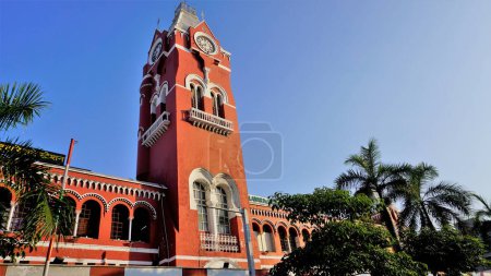 Téléchargez les photos : Chennai, Tamilnadu, Inde-29 décembre 2022 : Vue imprenable sur l'architecture historique de Puratchi Thalaivar Dr MGR Gare centrale de Chennai City. - en image libre de droit