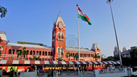 Téléchargez les photos : Chennai, Tamilnadu, Inde-29 décembre 2022 : Vue imprenable sur l'architecture historique de Puratchi Thalaivar Dr MGR Gare centrale de Chennai City. - en image libre de droit